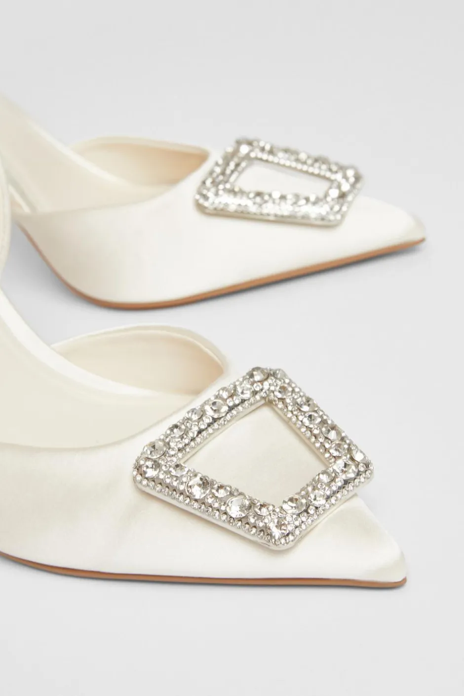 Quiz Bridal Brooch Court Heels White