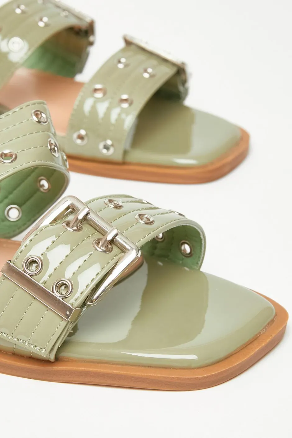 Quiz Buckle Flat Sandals Green Outlet