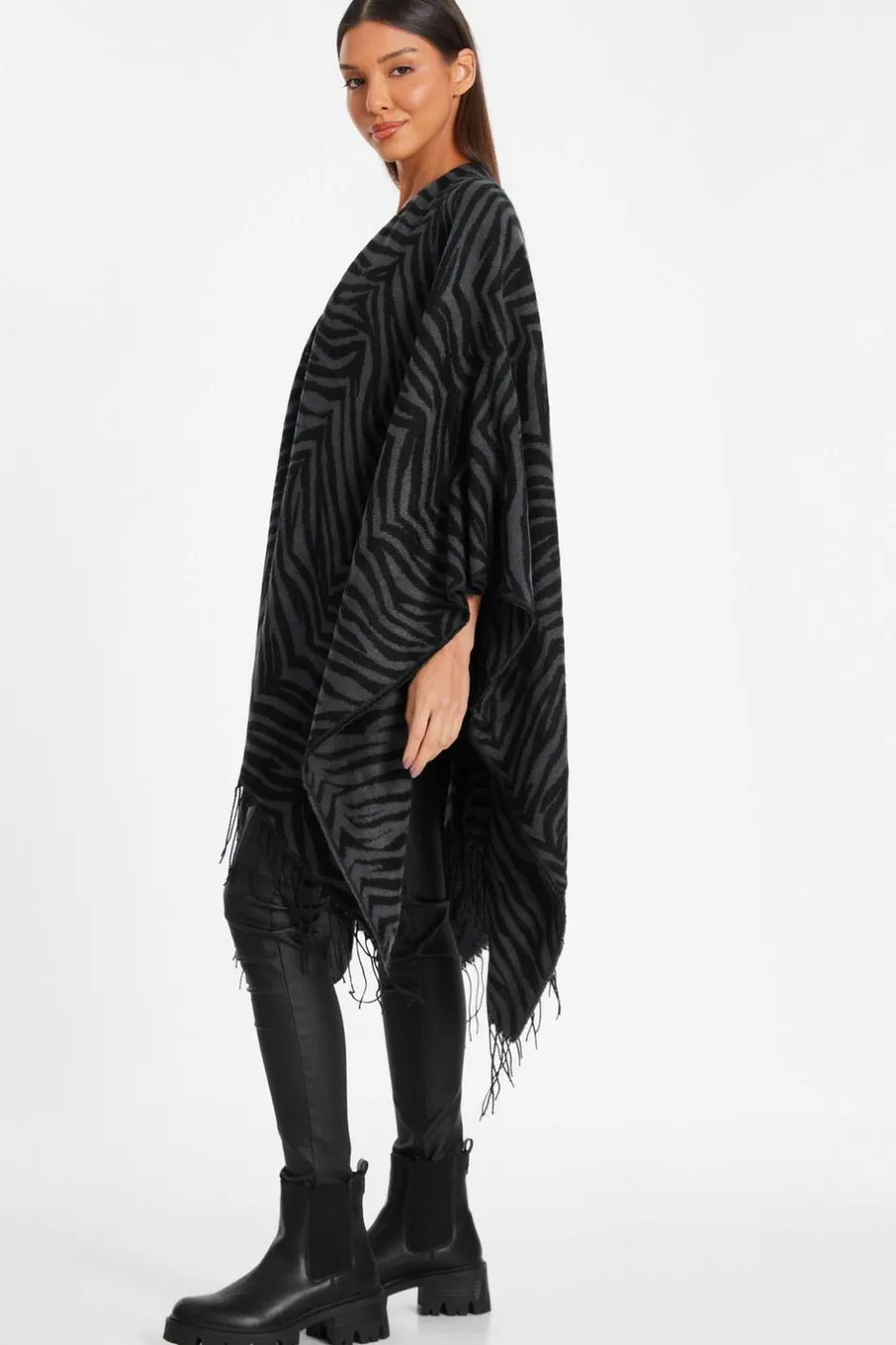 Quiz Grey Animal Print Cape New