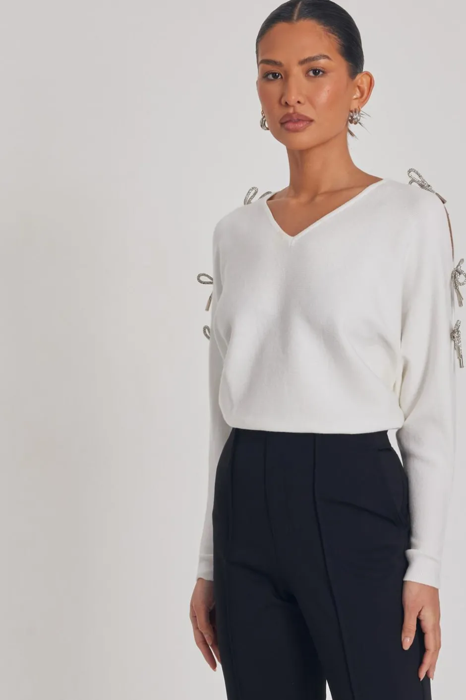 Quiz White Knitted Diamante Bow Jumper Hot