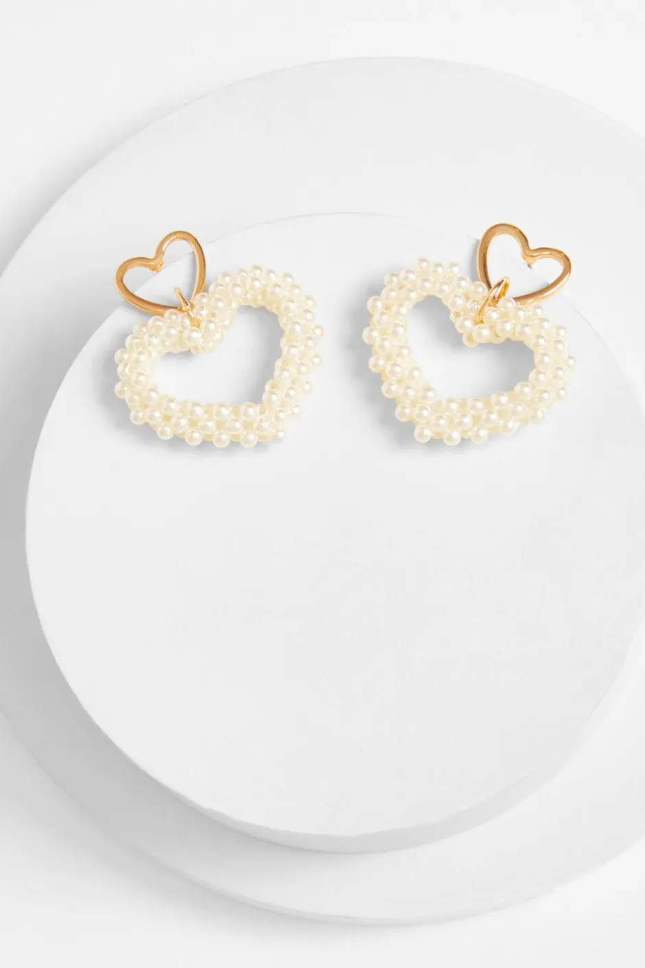 Quiz White Pearl Heart Earrings Hot
