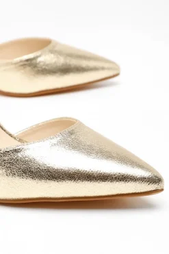 Quiz Wide Fit Foil Court Heels Gold